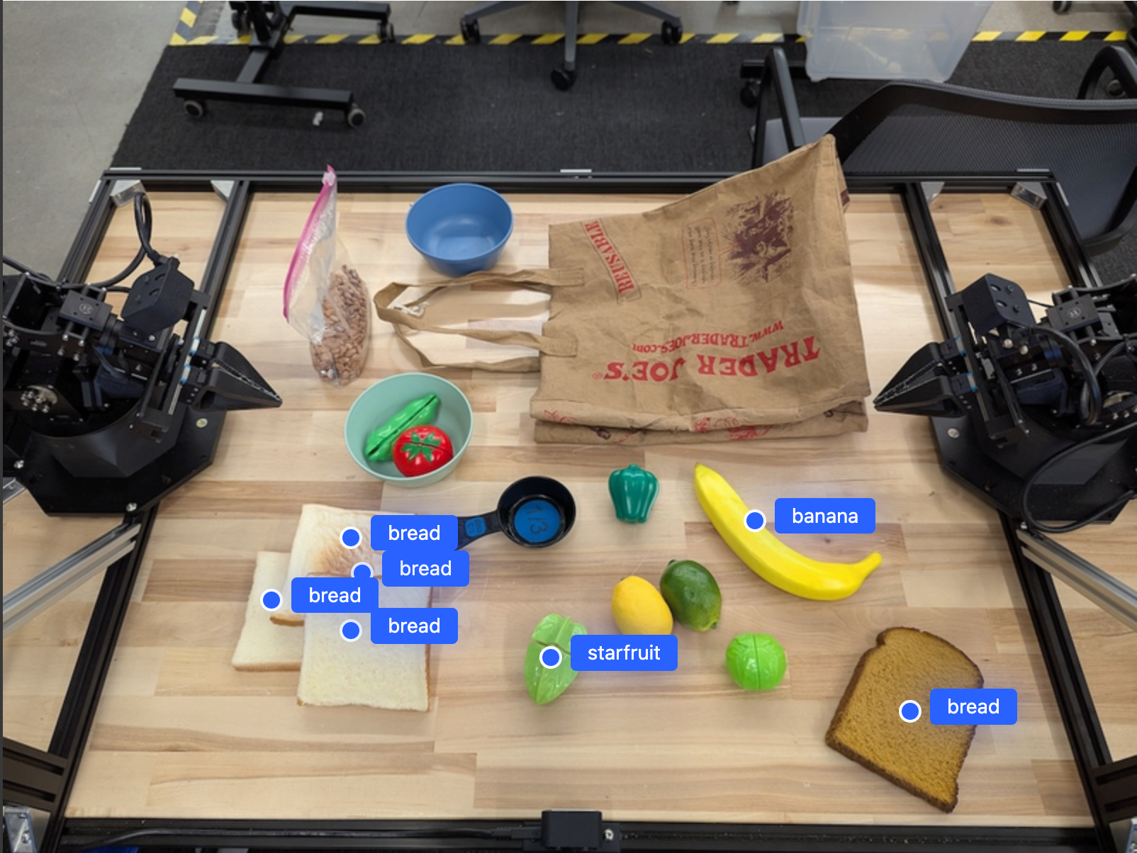 مثال يعرض نقاط العناصر التي تم التعرّف عليها في صورة